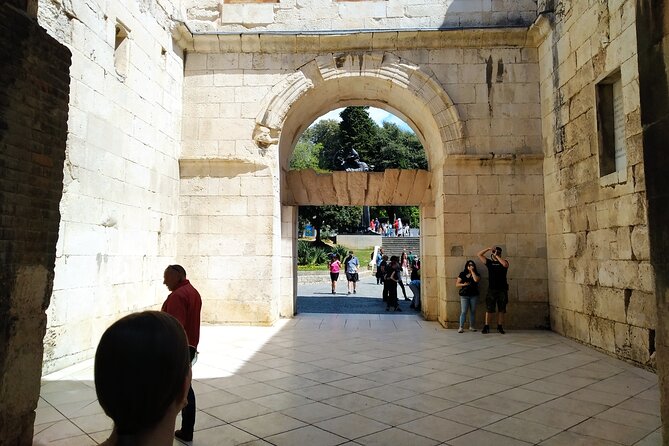 Private History tour - small group - Riva Harbor and the southern palace wall