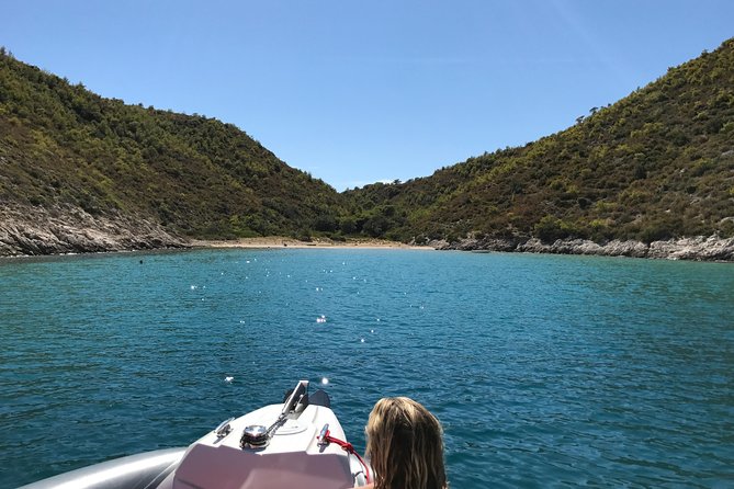 Private speedboat tour to Blue cave, Vis and Hvar - Komiža gives you an hour on Vis