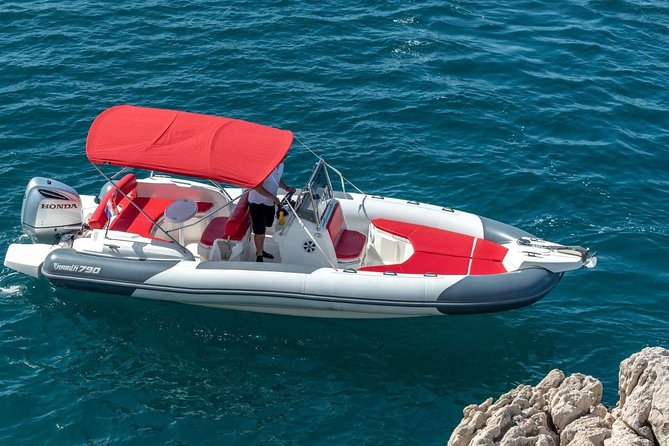 Private speedboat tour to Blue cave, Vis and Hvar - Green Cave adds another light show
