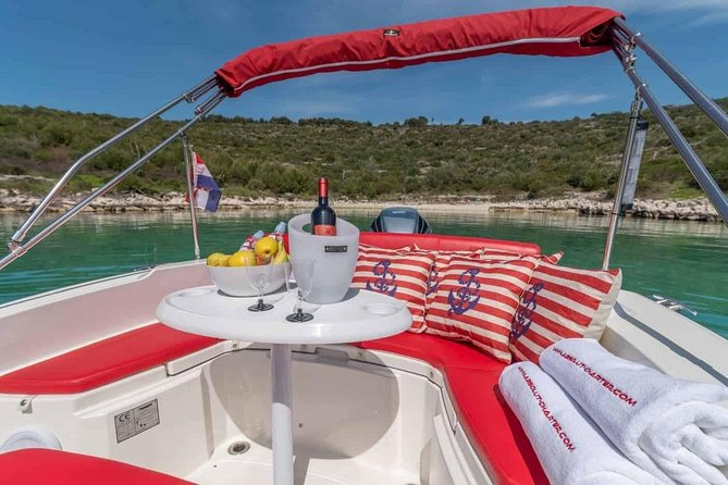 Private speedboat tour to Blue cave, Vis and Hvar - Blue Cave: the day begins with glowing water