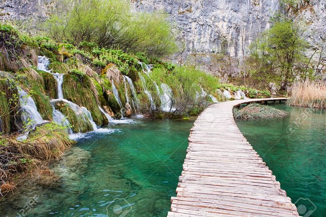 Private Split to Zagreb transfer with Plitvice Lakes Tour - The road toward Plitvice Lakes