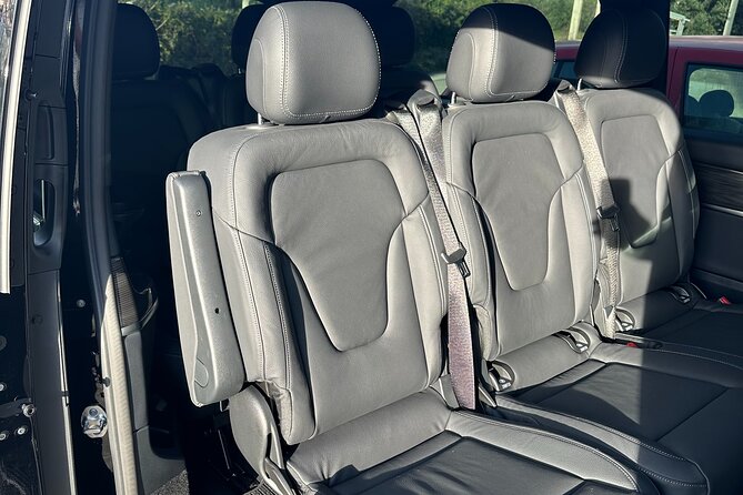 Private transfer from Split airport to Split, 1-7 person - Meeting Božo at the arrivals gate