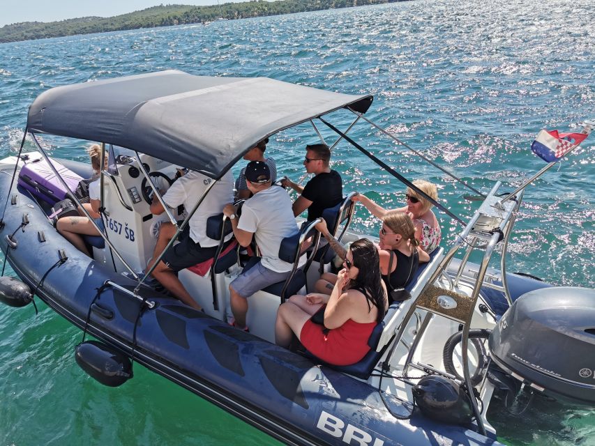 RIVIERA TOUR FROM ŠIBENIK, ZLARIN, PRVIĆ AND TIJAT - Leaving Šibenik by fast speedboat