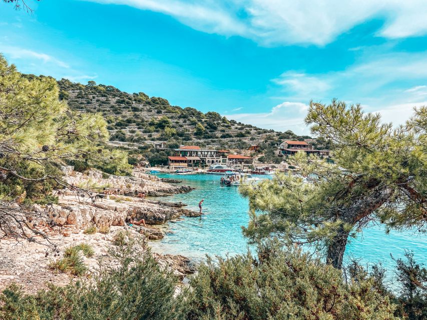 RIVIERA TOUR FROM ŠIBENIK, ZLARIN, PRVIĆ AND TIJAT - Prvić Luka and Prvić Šepurine