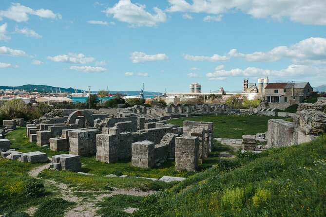 Salona & Amphitheater - Private guided tour - Admission incl. - Porta Caesarea and the old Roman road