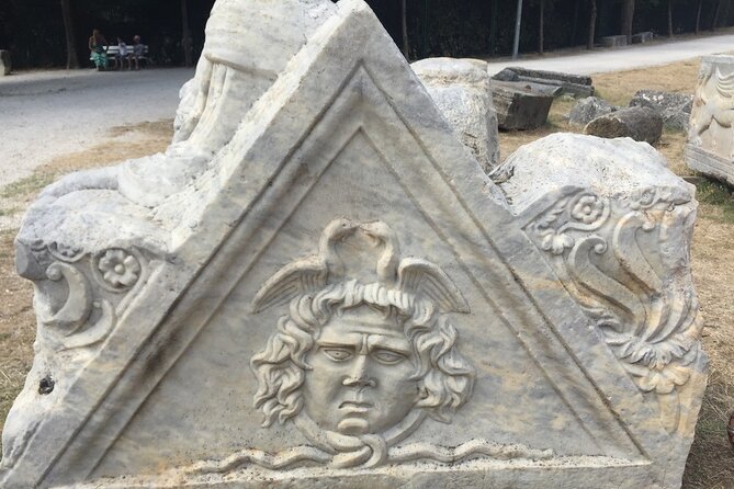 Salona & Amphitheater - Private guided tour - Admission incl. - Forum, temple, and theater at Hram