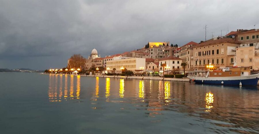 Sibenik: Guided Evening Walking Tour - Meeting the guide at Gat Krka