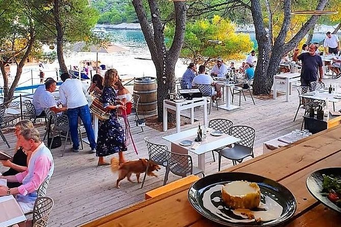 Šibenik Riviera boat tour: Zlarin + Prvić + Tijat - How much guiding should you expect?