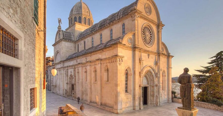 Šibenik walking tour in one hour! - Starting at St. Frane Monastery and the eastern gates
