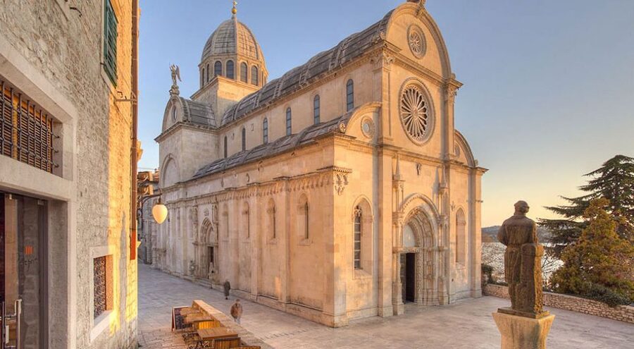 Šibenik walking tour in one hour! - Finding the Šibenik meter