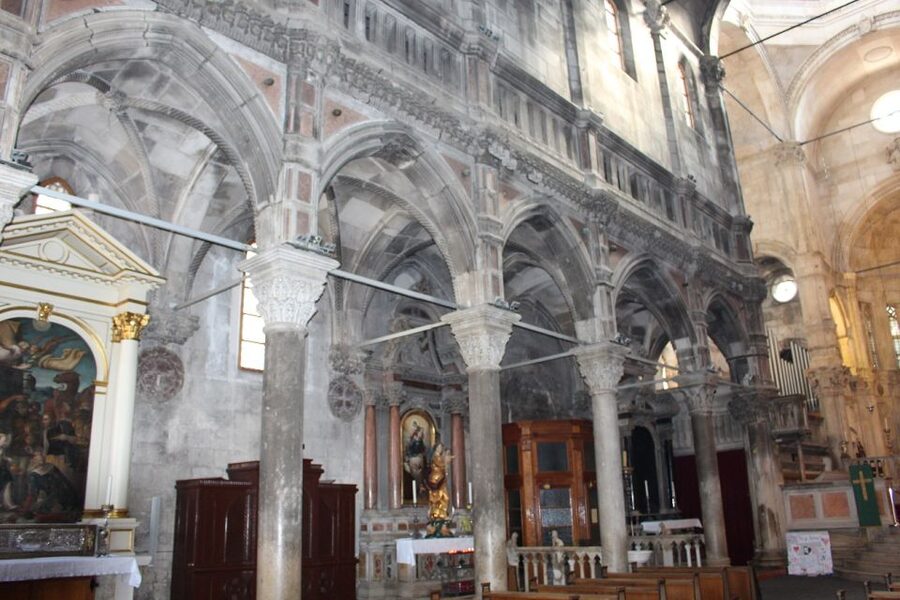 Šibenik walking tour in one hour! - Churches and the medieval fraternity quarter