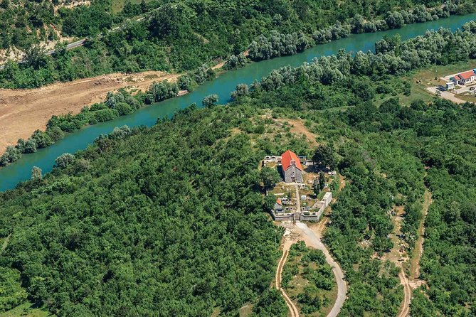Sinj: Panoramic Flight over Peruca Lake and Dinara mountain - Crossing Peruća Lake toward Dinara