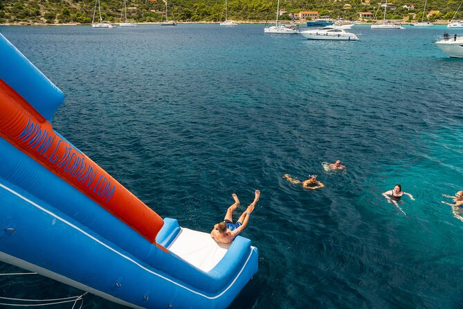 Slatine - Island Hopping Excursion (Trogir/Blue Lagoon/Shipwreck) - The boat atmosphere: social, useful, and sometimes crowded