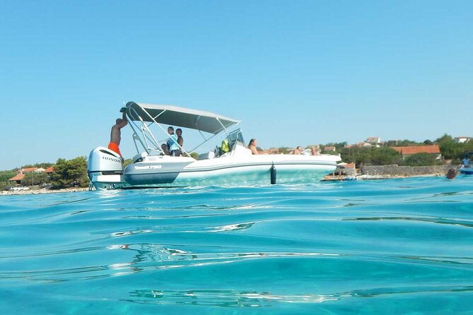 Speedboat Blue Lagoon & 3 Islands tour from Trogir - Maslinica on Šolta, with time for lunch