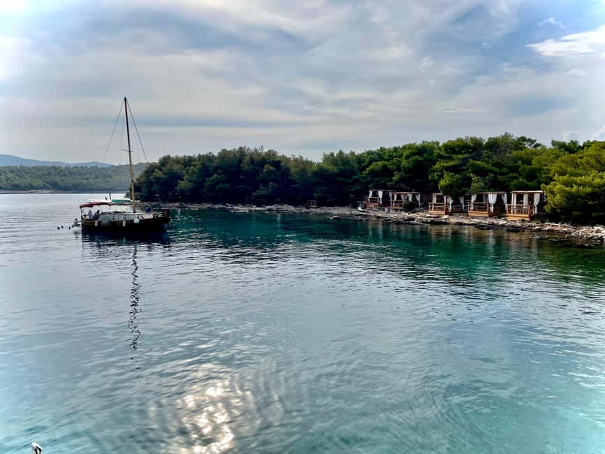 Speedboat to 3 islands: Hvar, Brač, Zečevo with watersports - The crew and the feel on board