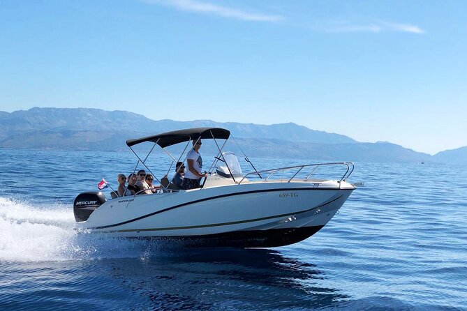 Split (airport) - Hvar (town) sea transfer - The speedboat crossing to Hvar
