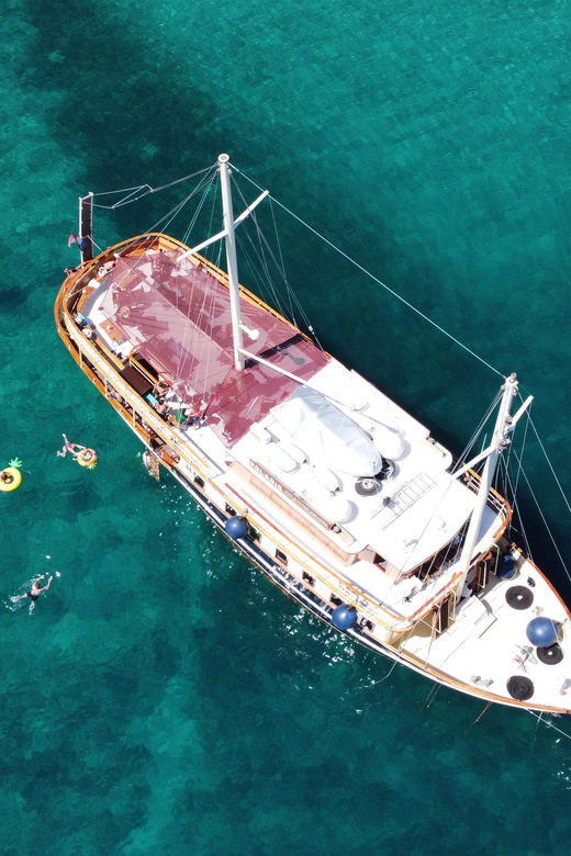 Split: All inclusive Brač & Šolta Island Swimming Cruise - The one-hour cruise from Split to Brač