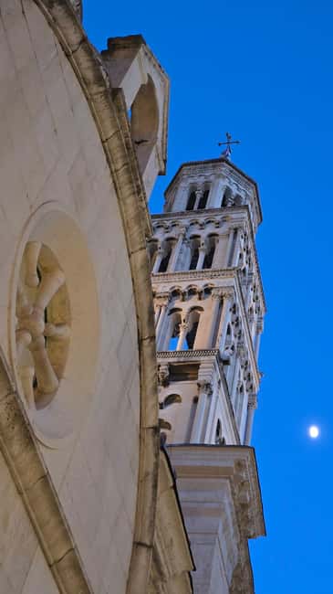 Split and Diocletian's Palace walking tour with a local guid - Meeting the guide at the Riva entrance