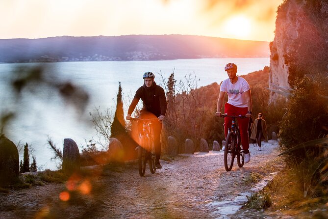 Split Bike and Wine Experience - Wine, cheese, and prosciutto at Hole in the Wall