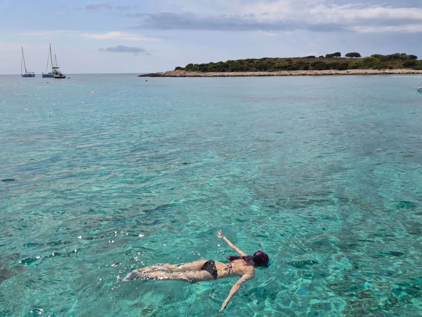 Split: Bisevo, Vis, and Hvar Boat Tour with Snorkel Stops - Hvar town, lunch, and Fortica views
