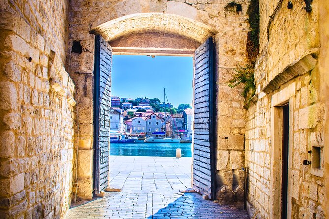 Split: Blue Lagoon & 3 Islands Speedboat Tour - Small group - Meet the boat near Domaldova Street