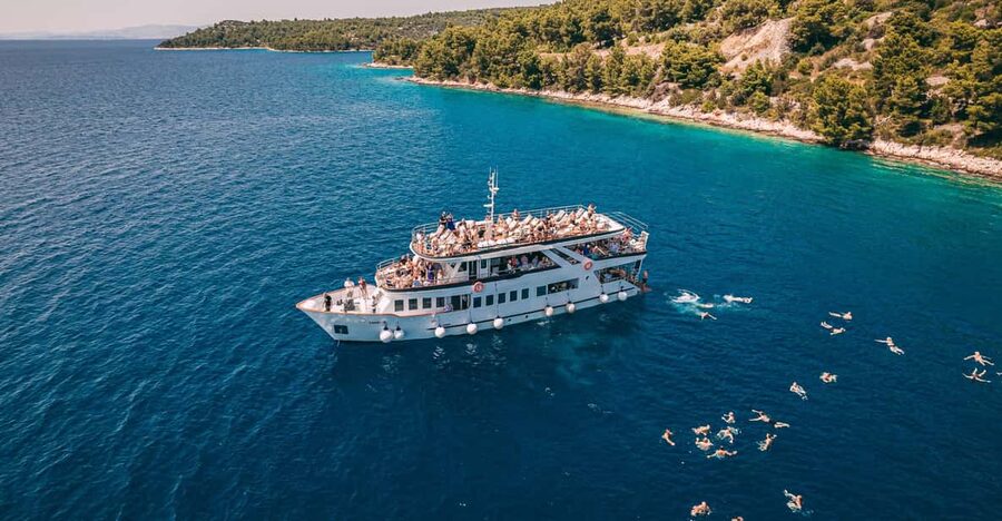 Split: Blue Lagoon, Shipwreck and Šolta with Food and Drinks - What to bring and how to prepare