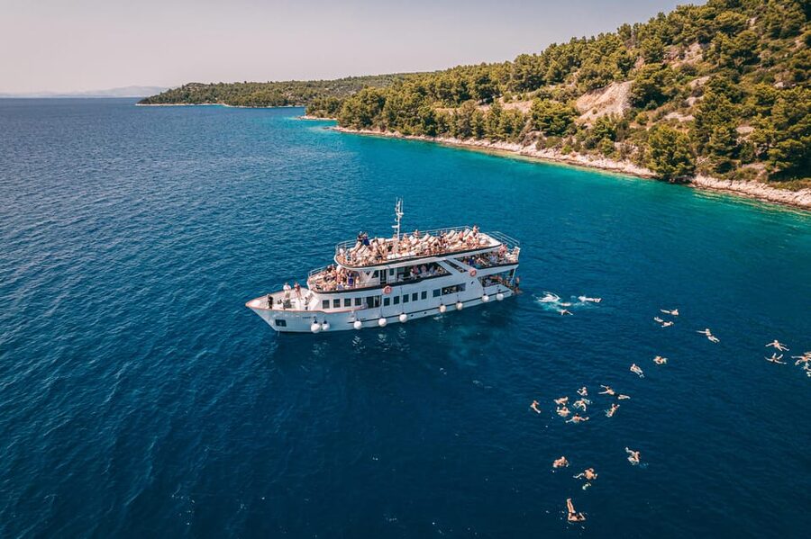 Split: Blue Lagoon, Shipwreck and Šolta with Food and Drinks - Starting from Split’s Riva