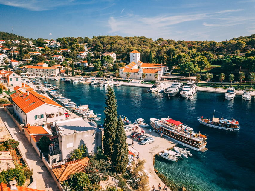 Split: Blue Lagoon, Shipwreck and Šolta with Food and Drinks - Blue Lagoon lunch beside the water