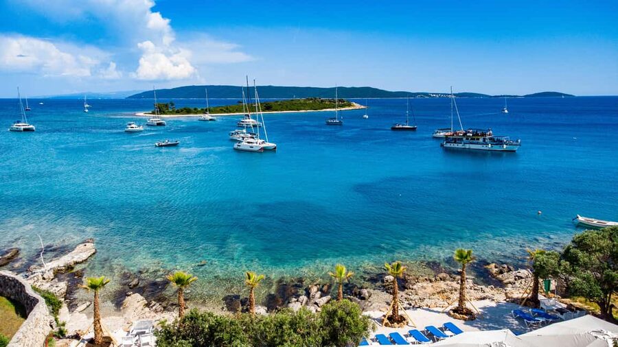 Split: Blue Lagoon, Shipwreck, & Šolta with Lunch & Drinks - Key points to know before booking