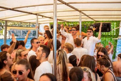 Captain’s Boat Party – Blue Lagoon, DJ & Free Shots