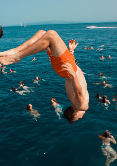 Split: Captain’s Boat Party – Blue Lagoon, DJ & Free Shots - Who will enjoy this boat party most?