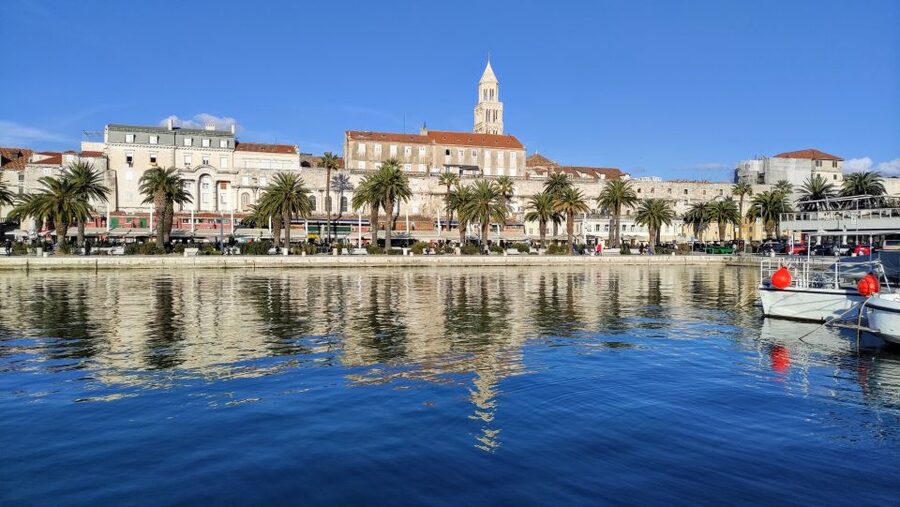 Split: city center private walking tour 2 h - Fruit Square, markets, and everyday Split