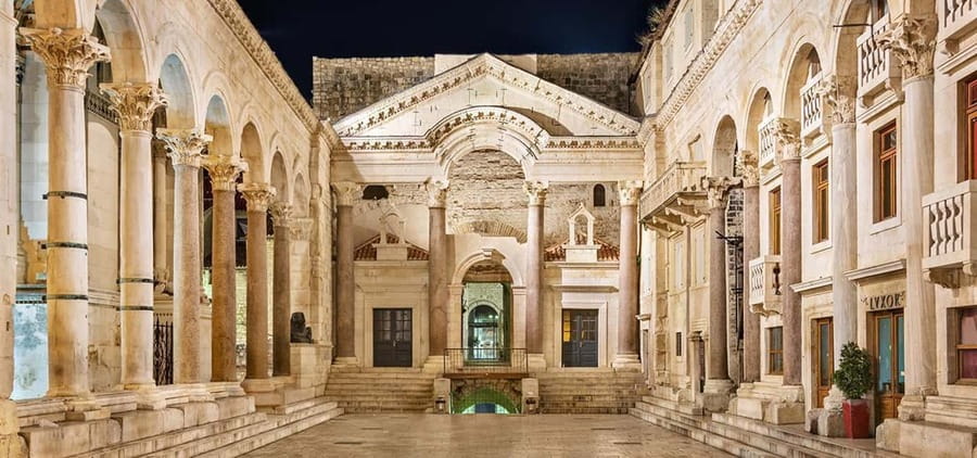 Split Day Trip - The noon appearance of Emperor Diocletian