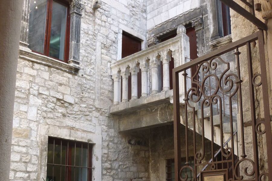 Split: Game of Thrones Tour with Diocletian's Palace Cellar - Why Split works so well as Meereen