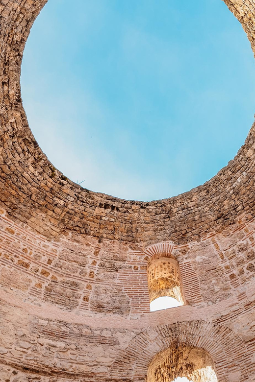 Split: Group or Private Walking Tour with Art Historian - Vestibul, Triklinij, and the palace substructures