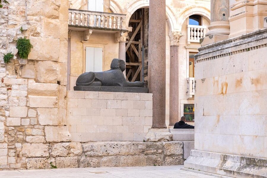 Split: Group or Private Walking Tour with Art Historian - Down to the Riva waterfront