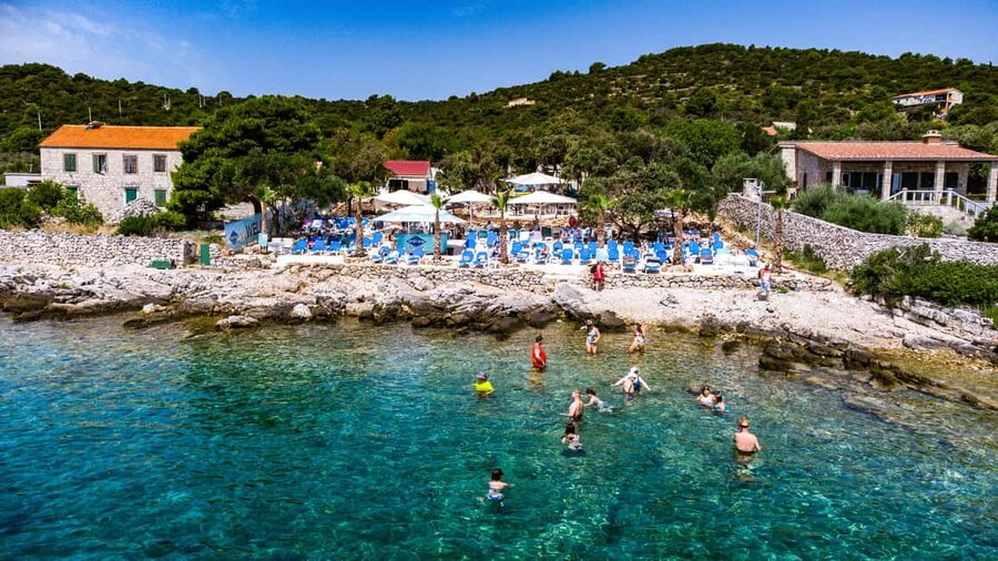 Split: Half-Day Blue Lagoon, Shipwreck, and Trogir Boat Tour - Nečujam Bay and the small shipwreck