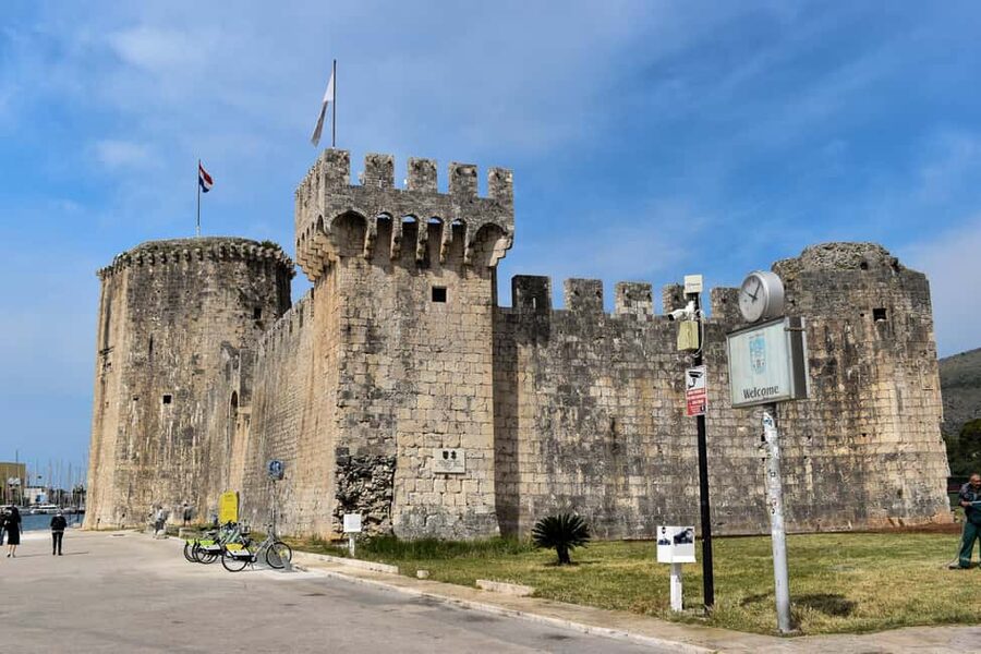Split: Historical Tour of Salona, Klis Fortress and Trogir - Who should book this full-day route