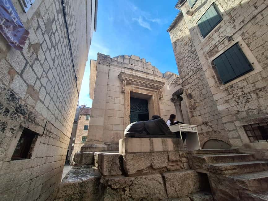 Split: History Walking Tour of the Old Town - Peristyle and the Mausoleum: Split’s grand Roman center