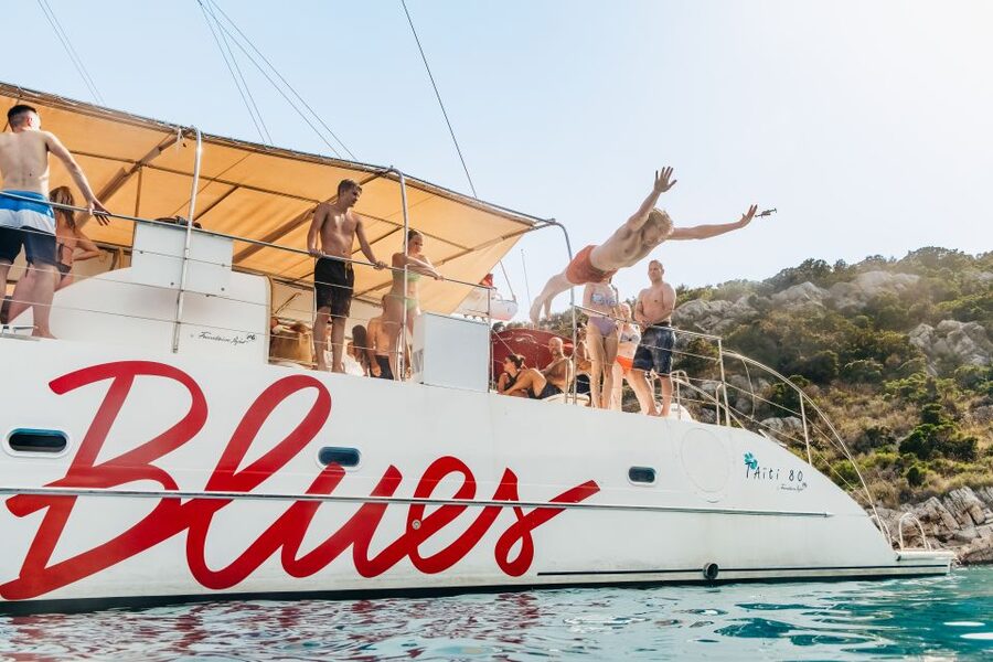 Split: Hvar, Pakleni, Brač & Šolta All-inclusive Tour - What the boat is like at full capacity