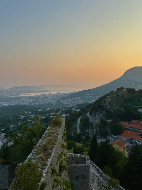 Split: Klis Sunset Sightseeing Bus Tour - Small details that improve the evening