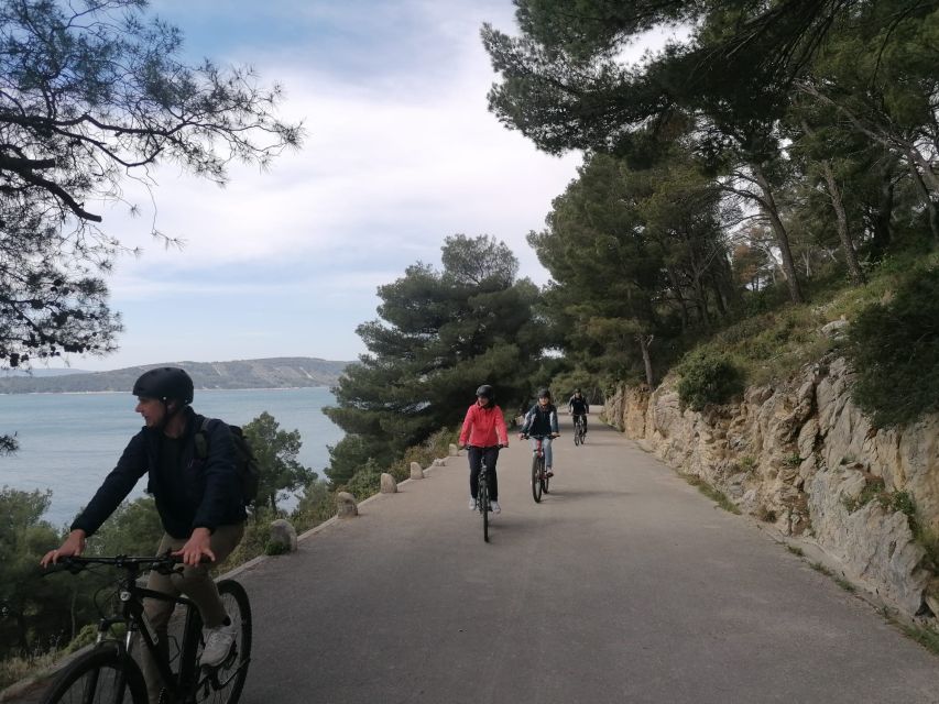 Split: Old Town Guided Bike Tour with Poljud Stadium - Sustipan Park and the islands beyond