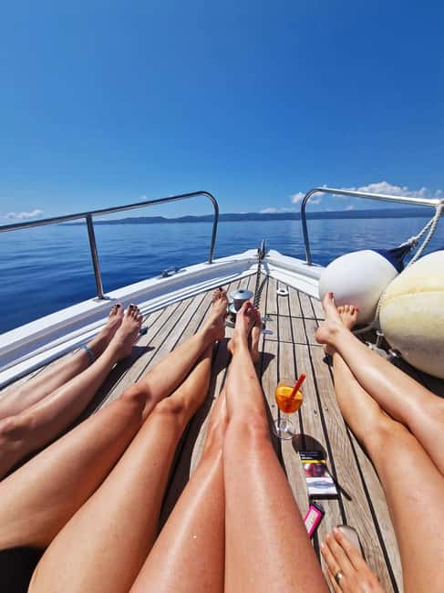 Split/Omiš/Makarska: Full or half day boat tour with "Cvita" - Vruja Bay: an easy first swim stop
