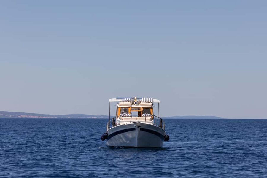 Split/Omiš/Makarska: Full or half day boat tour with "Cvita" - Medići departure and the first stretch at sea