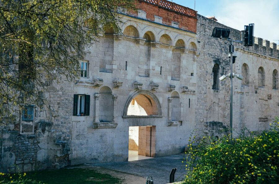 Split: Palace & Old Town Private Walking Tour-Entrance incl. - Peristyle: where Roman power meets modern Split