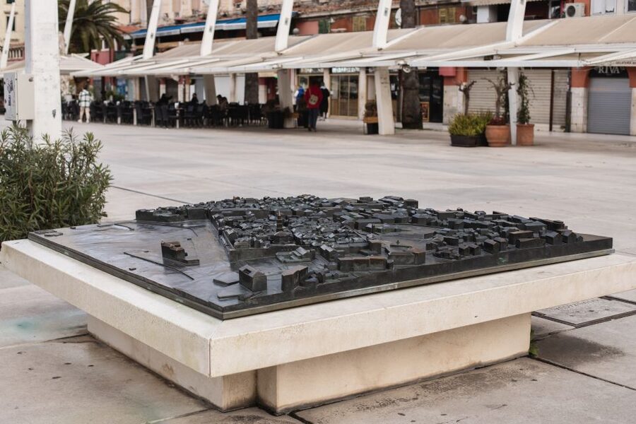 Split: Palace & Old Town Private Walking Tour-Entrance incl. - Golden Gate and Gregory of Nin