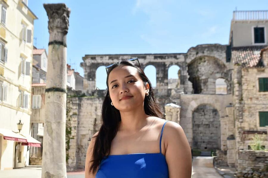 Split: Photographer for your holidays! - The Split letters make a clear final image