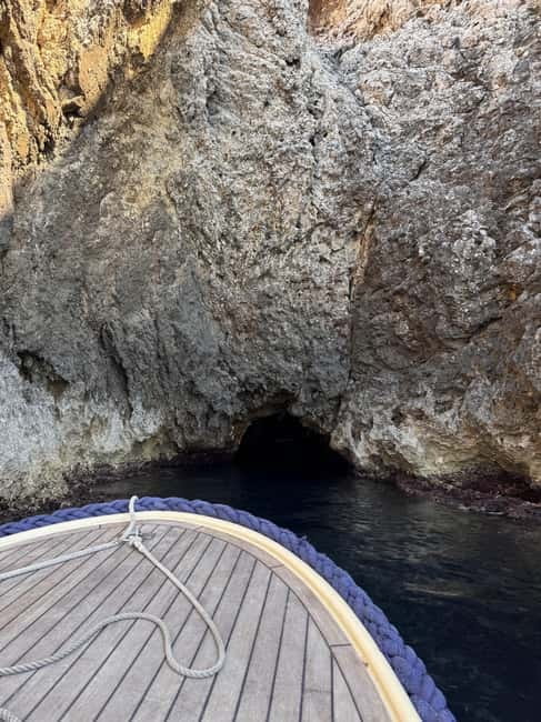 Split/Podstrana: Blue Cave, Hvar & 6 Islands Speedboat Trip - One hour in fishing-town Komiža