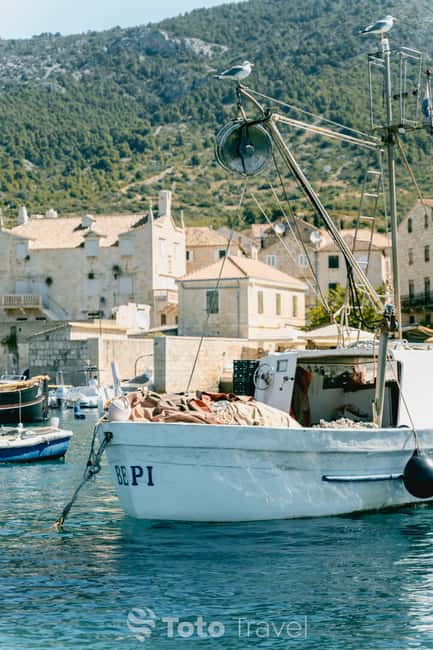 Split/Podstrana: Blue Cave, Hvar & 6 Islands Speedboat Trip - Military bunkers, limestone caves, and Stiniva