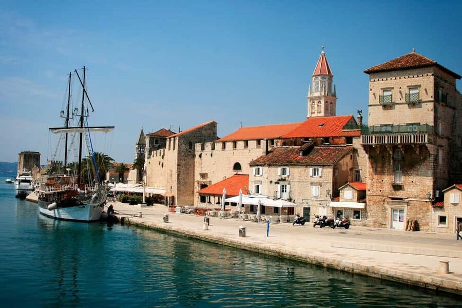 Split: Private Blue Lagoon 3 islands with speed boat - The captain and private service